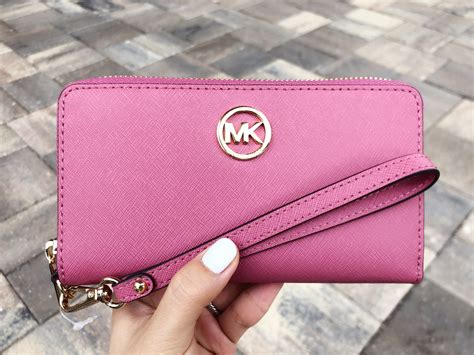 michael kors jet set wristlet pink|pink wallet Michael Kors.